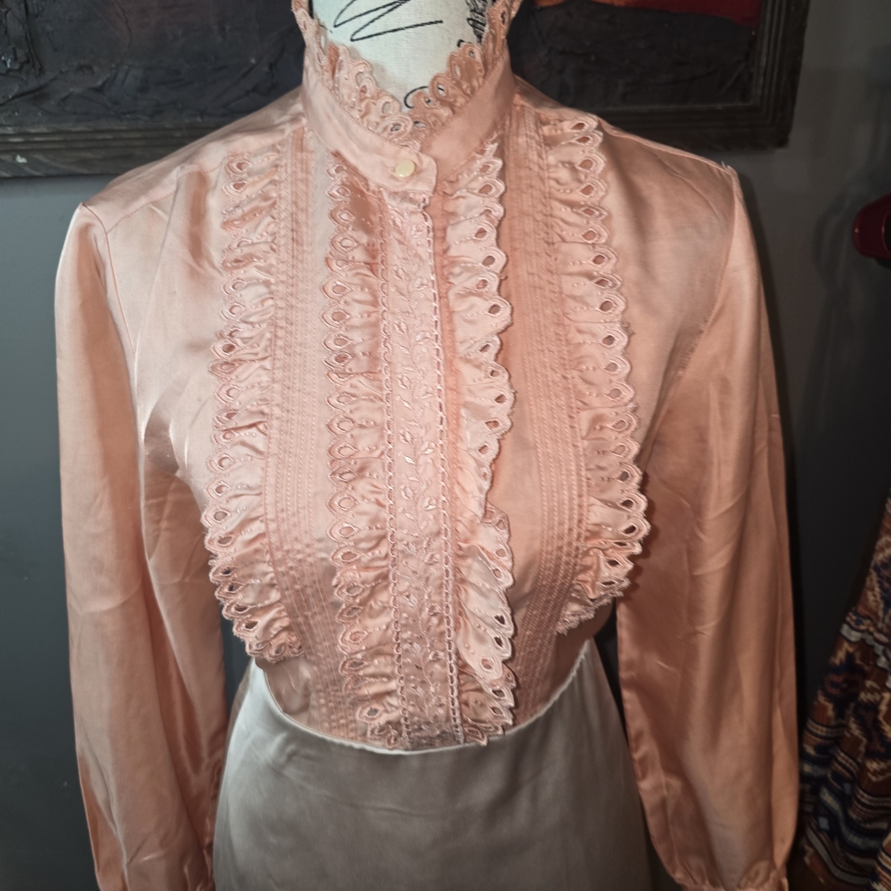 Vintage-Inspired Pink Ruffled Lace Front Blouse Size 9